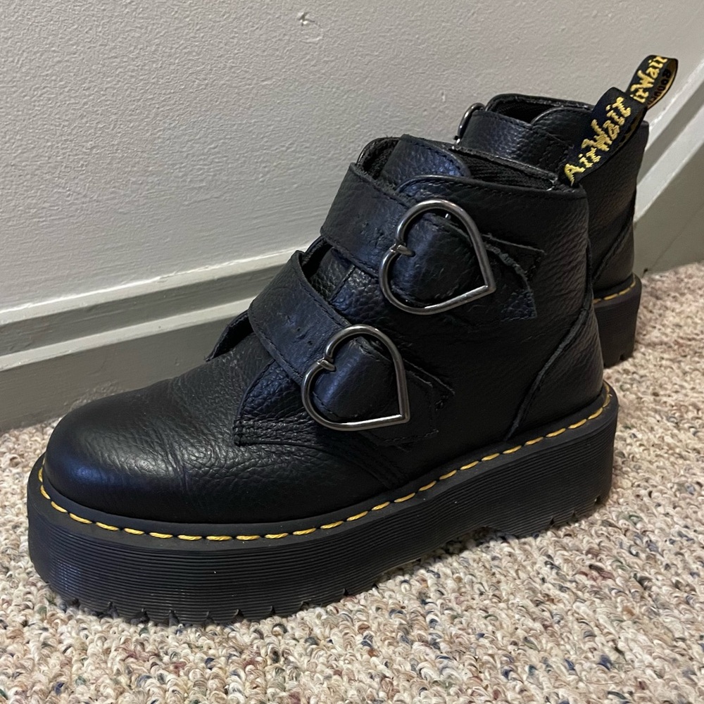 Dr. Martens Doc Devon Platform Boots Heart Buckle Black Leather US 8 Womens